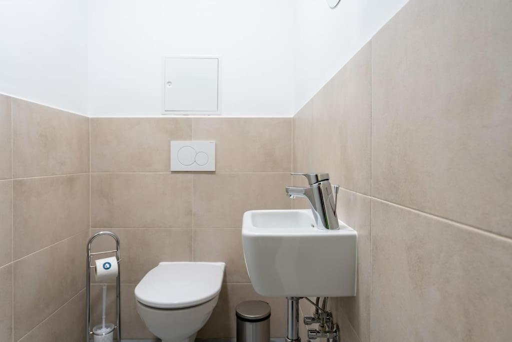 1Br Excellence, Fast To Centre By Hm Apartment Wina Bagian luar foto