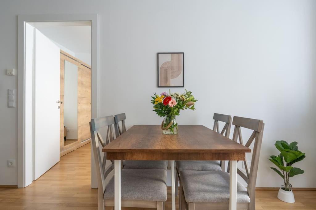 1Br Excellence, Fast To Centre By Hm Apartment Wina Bagian luar foto
