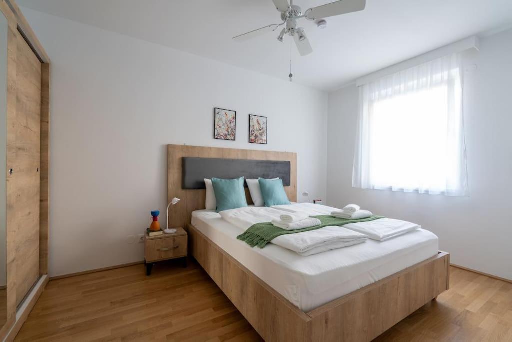 1Br Excellence, Fast To Centre By Hm Apartment Wina Bagian luar foto