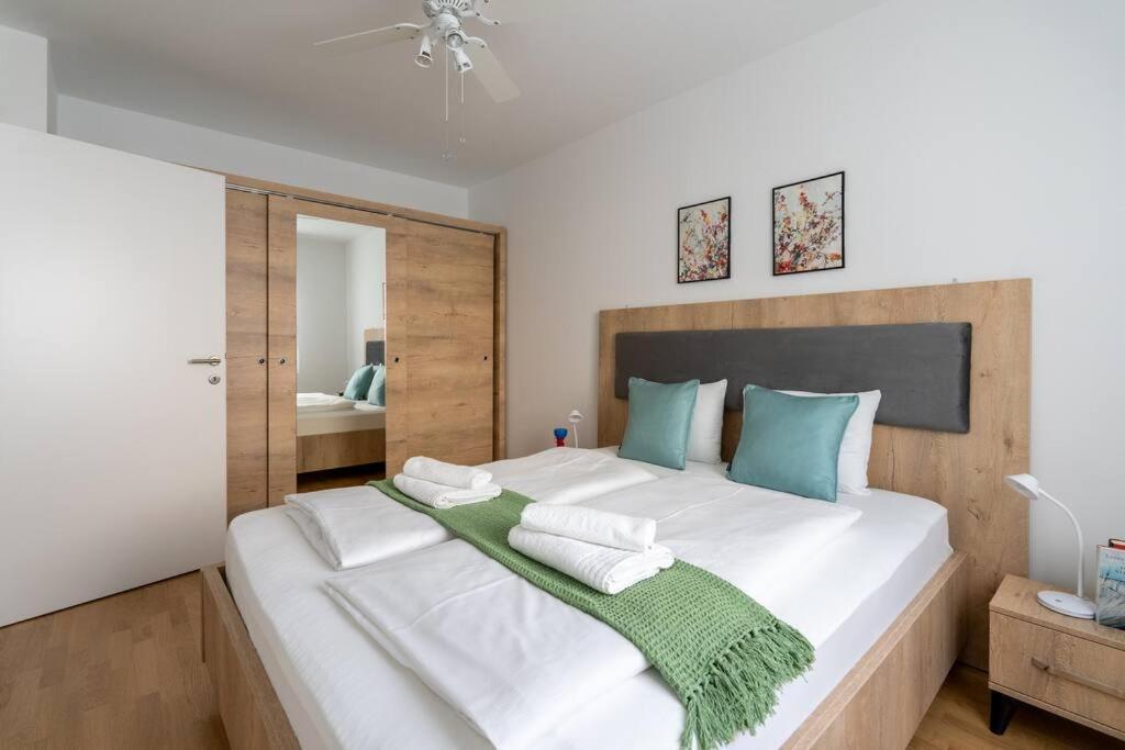 1Br Excellence, Fast To Centre By Hm Apartment Wina Bagian luar foto
