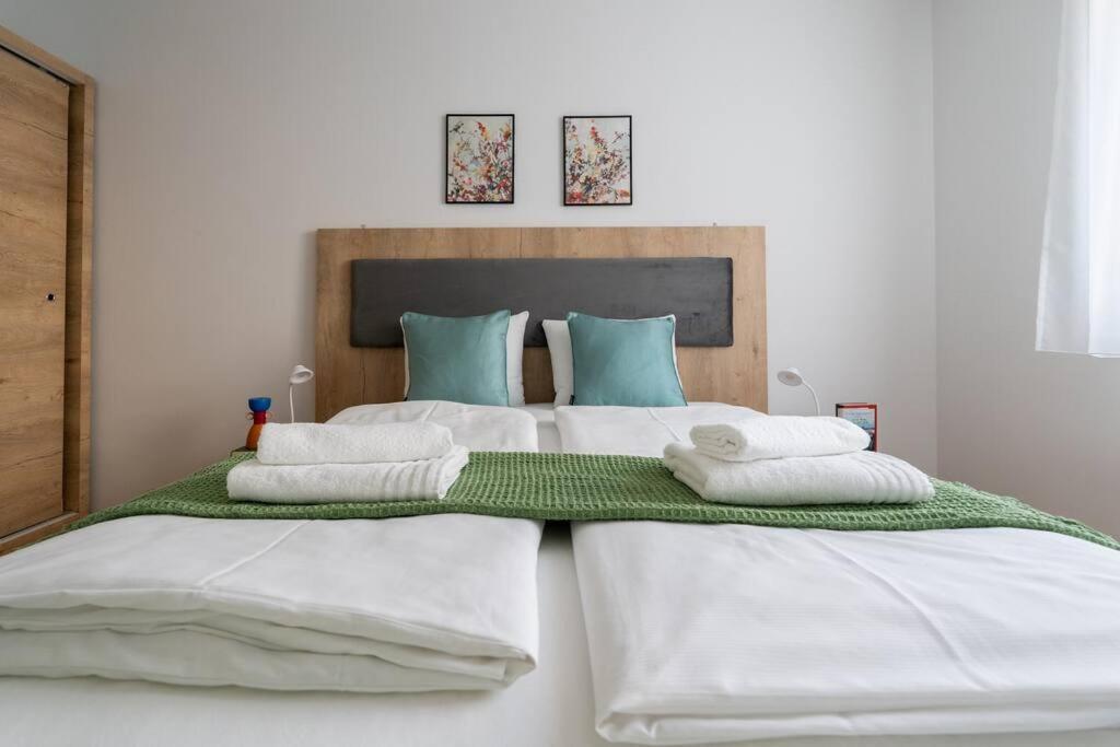 1Br Excellence, Fast To Centre By Hm Apartment Wina Bagian luar foto